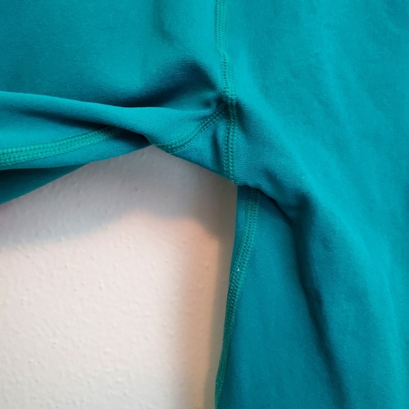 Fabletics High-waisted sculptknit pocket leggings teal colorblock - Picture 6 of 8